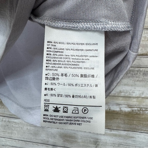 Arc'teryx Women's A2B Scoop Neck Shirt Size Medium In Athena Grey - Picture 6 of 7